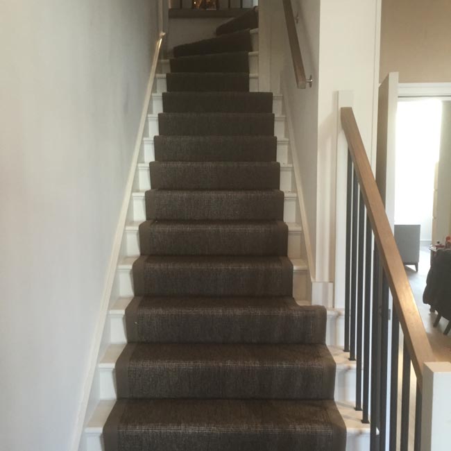 portfolio-carpets-grey-sisal-carpet-as-runner-on-stairs-04