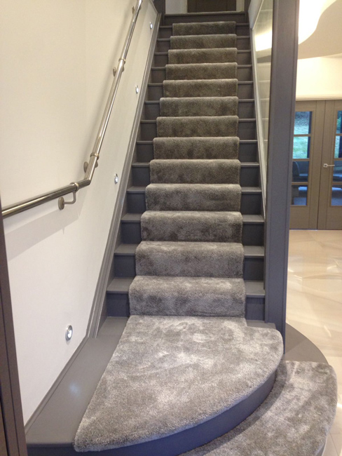 portfolio-carpets-silkresse-carpet-as-runner-on-stairs-01