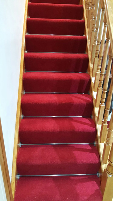 portfolio-carpets-lucious-red-carpet-with-stair-rods-02