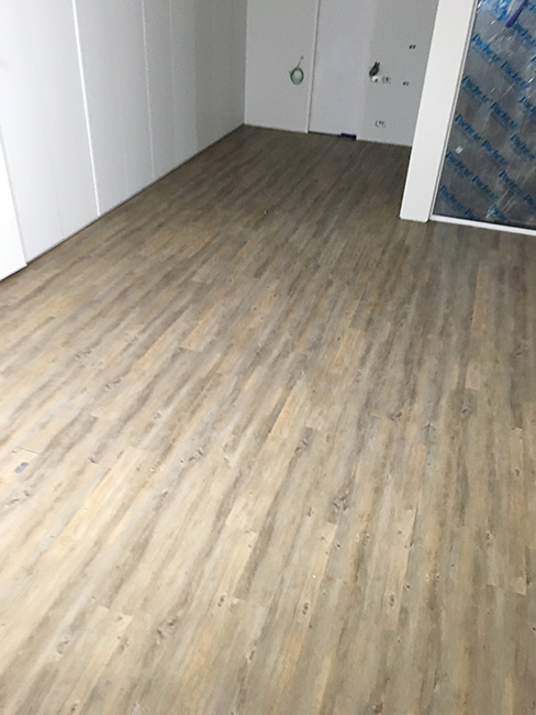 portfolio-smooth-floors-amtico-in-a-greyish-colour-01