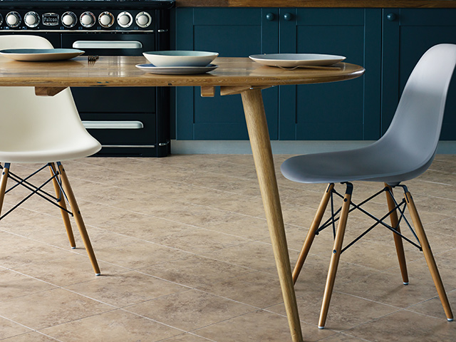 Amtico – Spacia SS5S4590 Noche Travertine AR0SCN30 Concrete Pale Stripping