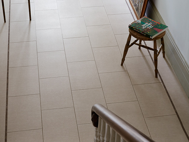 Amtico – Spacia SS5S6133 Sift Stone Canvas Broken Bond AR0B6400 Piping Border