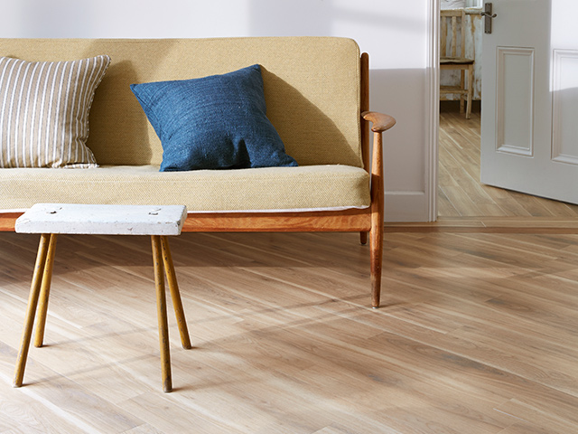 Amtico – Spacia SS5W1010 Eden Oak SS5W2527 New England Oak Border AR0W7620 Wild Walnut Stripping