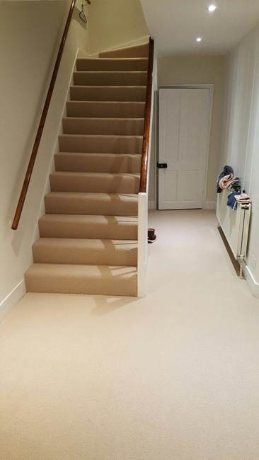 portfolio-carpets-beige-stairs-installed-01