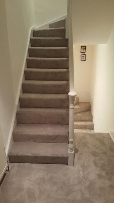 portfolio-silk-simulant-carpet-on-stairs-04