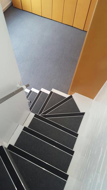 portfolio-commercial-carpet-tile-as-a-runner-on-stairs-03