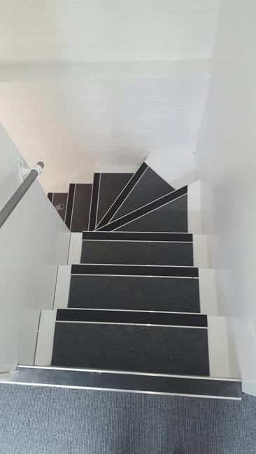 portfolio-commercial-carpet-tile-as-a-runner-on-stairs-06