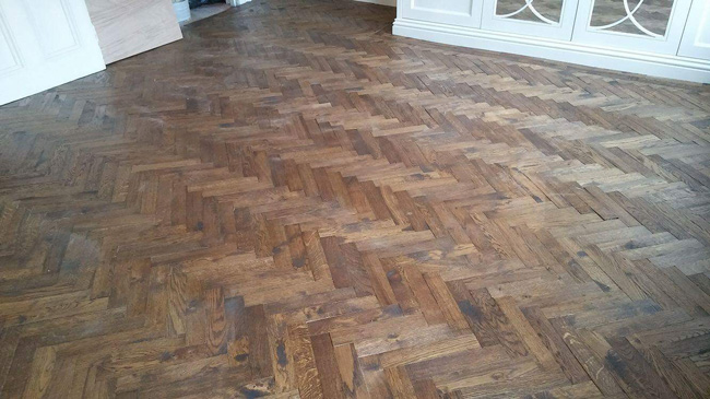 portfolio-hardwood-floors-herringbone-wood-in-bedroom-04