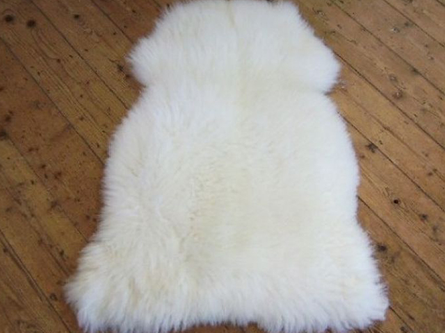 Barnscroft – Sheepskin Rugs – Genuine British Single White Sheepskin Rug