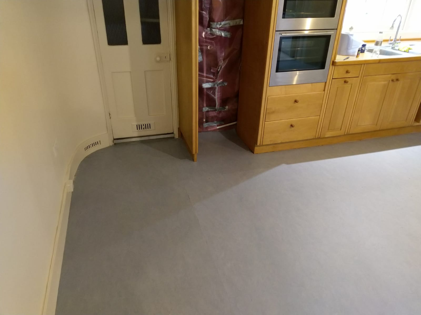 portfolio smooth floors marmoleum-installation-swiss-cottage (3)