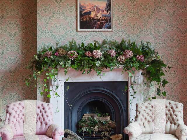 Brintons – Christmas Timorous Beasties Ruby Atholl Gardens