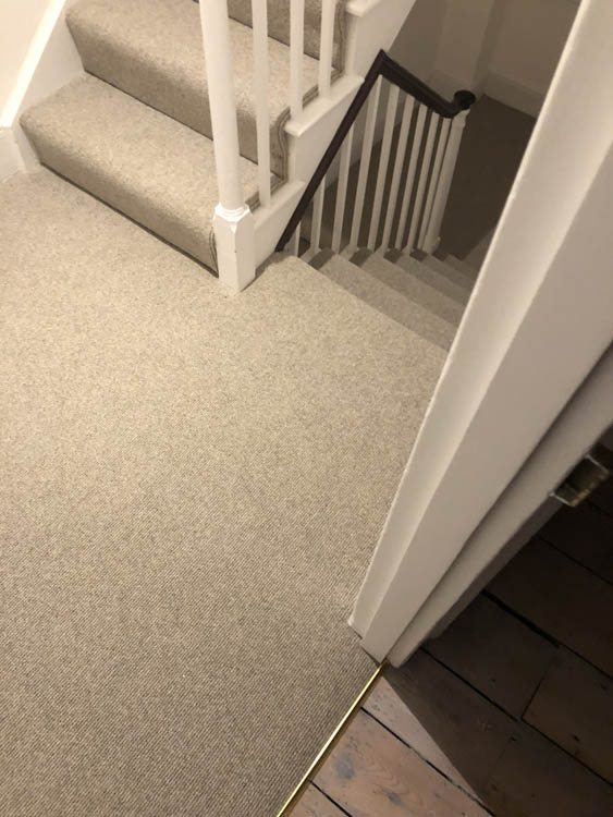 portfolio grey-carpet-stairs-installation-stoke-newington (4)