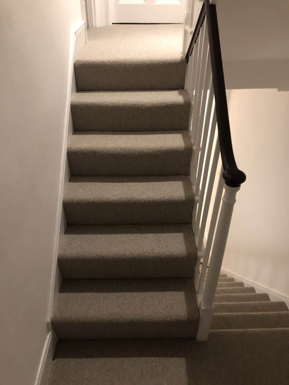 portfolio grey-carpet-stairs-installation-stoke-newington (5)