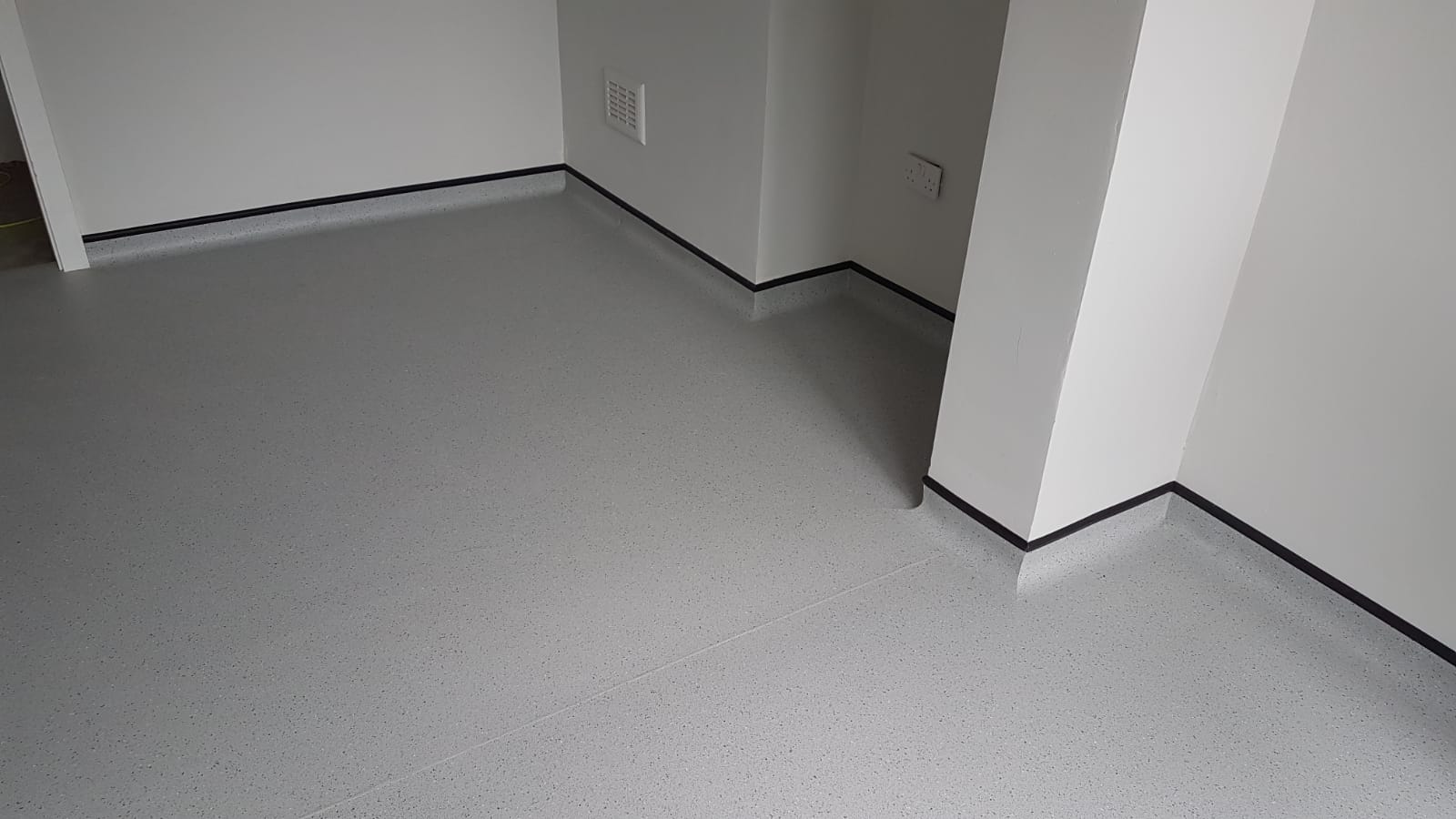 portfolio-smooth-floors-grey-vinyl-sheet-flooring-kings-cross (3)