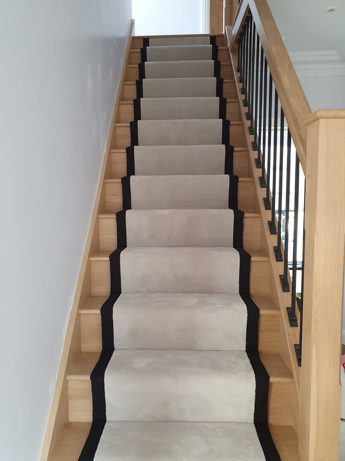 portfolio-white-carpet-stair-runner-black-binding-balham (1)
