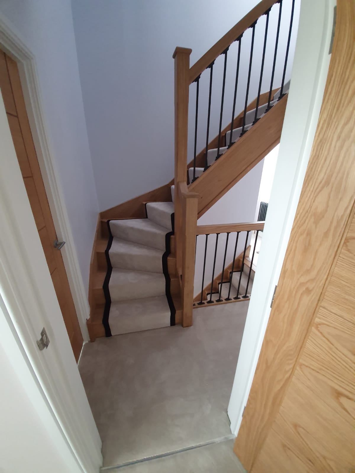 portfolio-white-carpet-stair-runner-black-binding-balham (7)