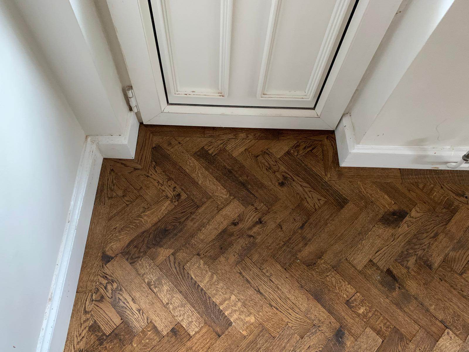 portfolio-rovers-prime-herringbone-wood-blocks-installed-in-wembley (7)