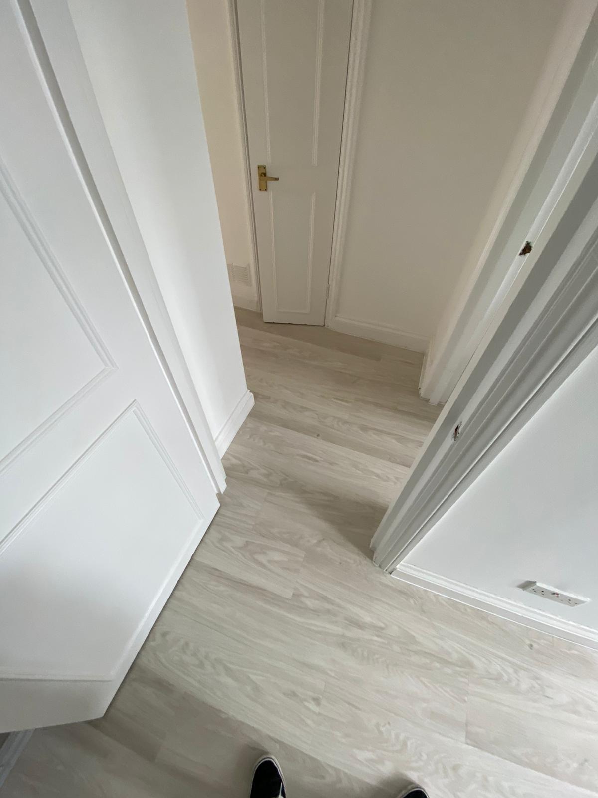 Amtico Spacia White Oak Luxury Vinyl Tile In Knightsbridge 3
