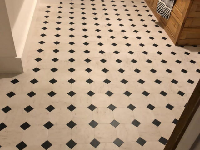 Amtico Signature Honed Limestone With Graphite Slate Key Squares