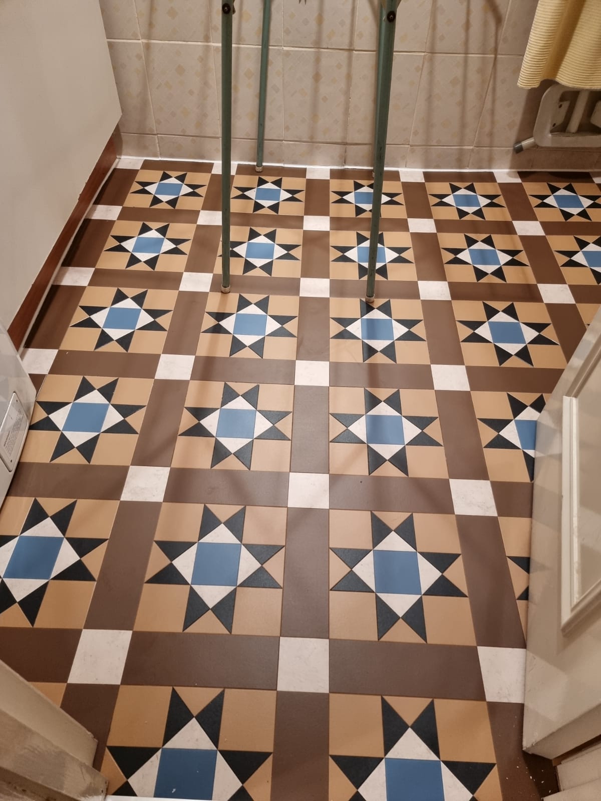 Amtico Decor Corona Sepia Luxury Vinyl Tile in Fulham 1