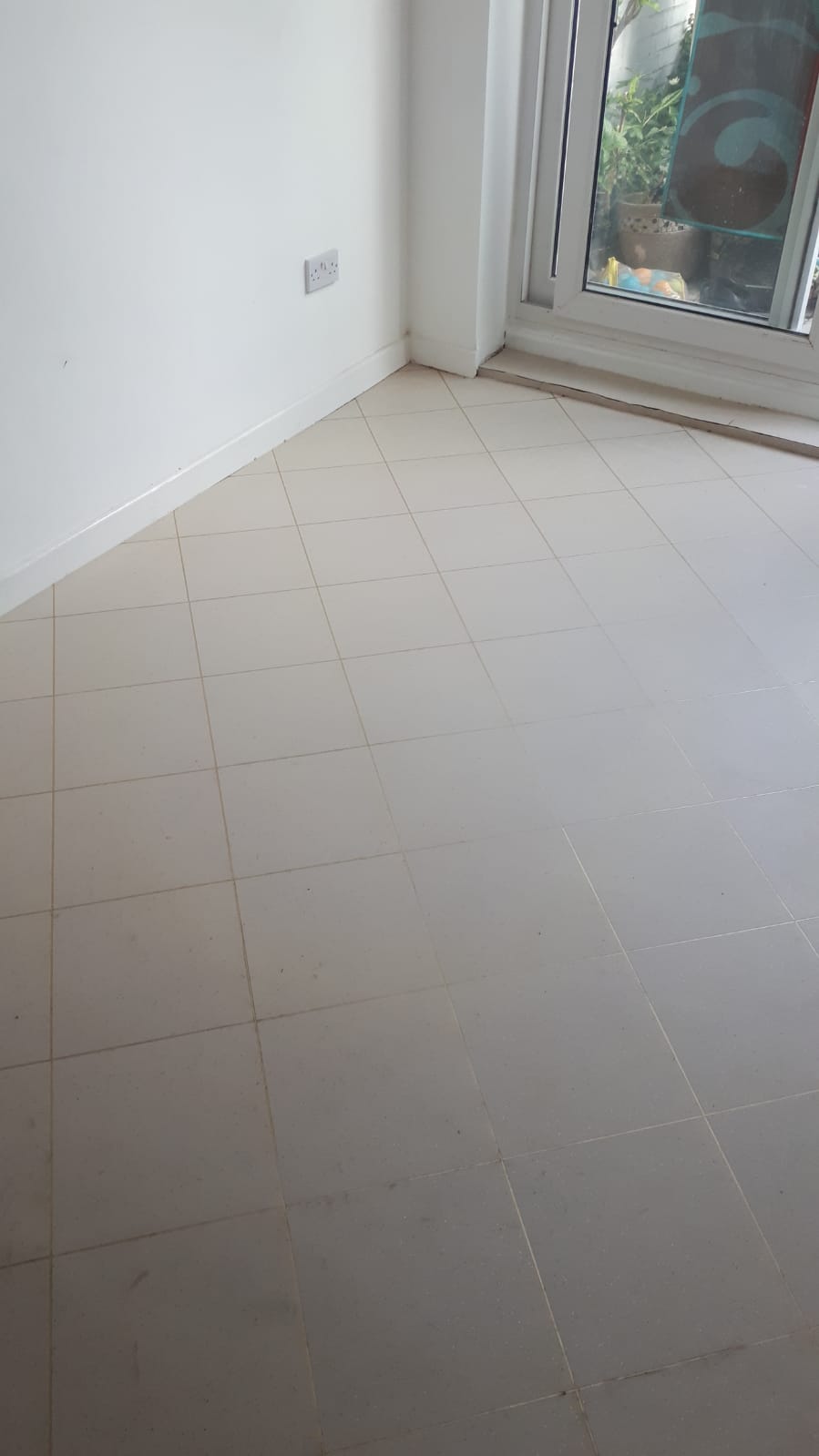 Amtico Signature Mica Mix Eggshell Installation In Farringdon-1