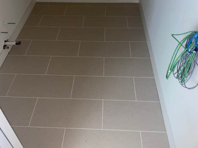 Amtico Signature Mica Mix Eggshell Installation In Borough