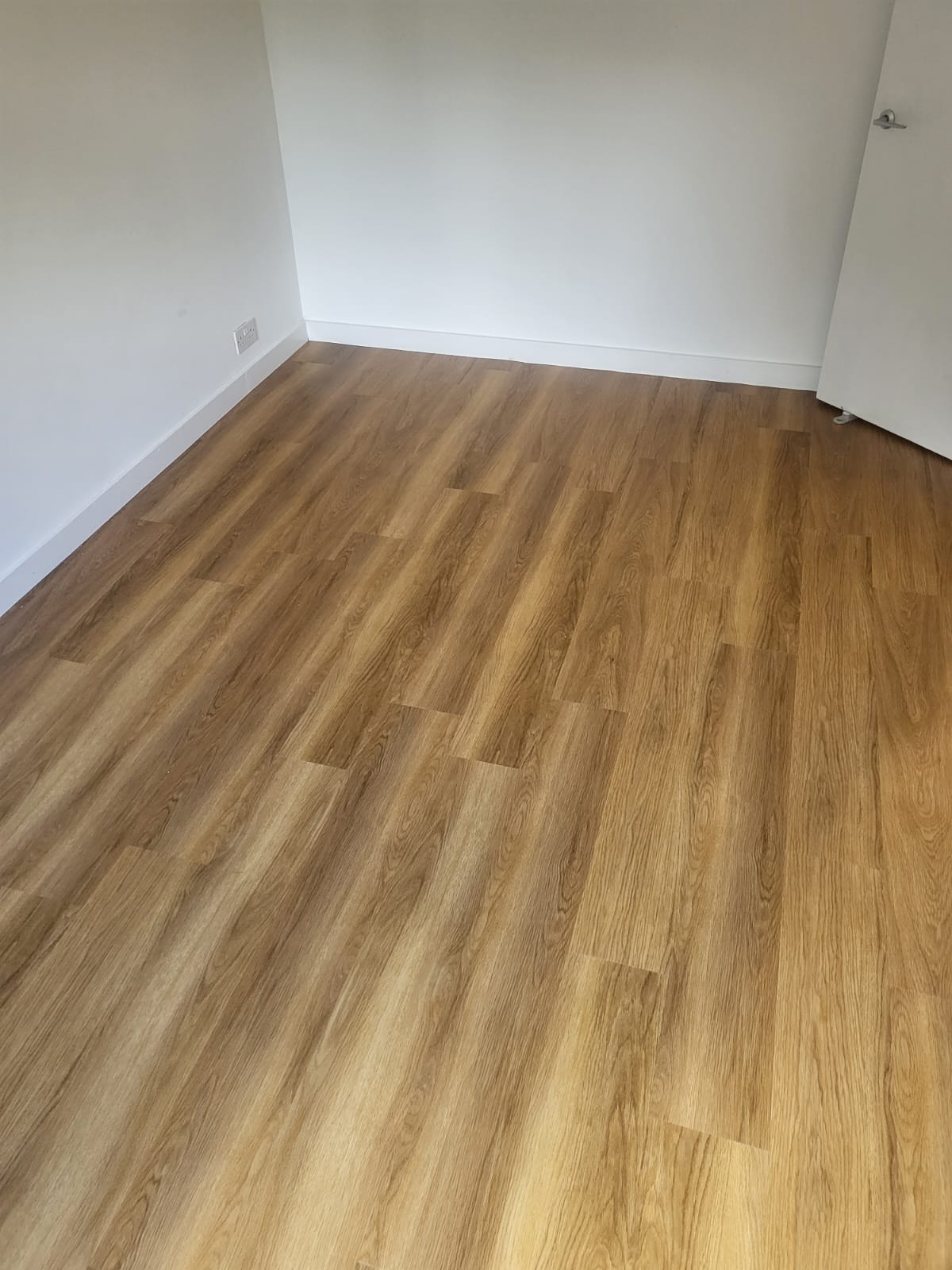 Amtico Spacia Honey Oak Installation In Chelsea-0
