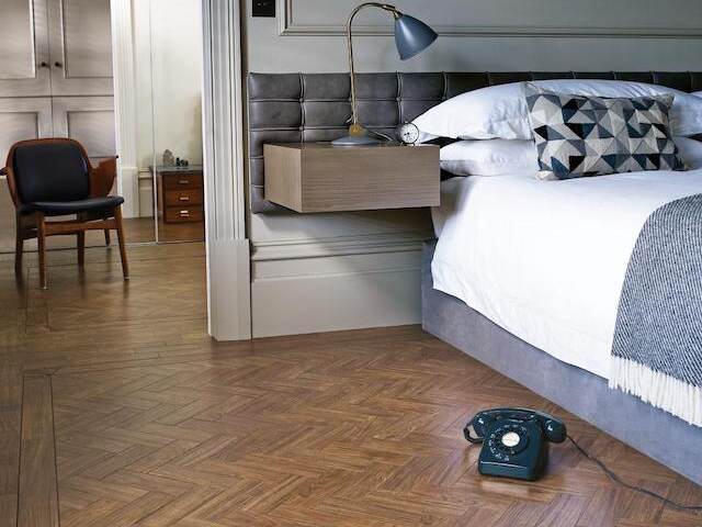 Amtico Signature Dry Teak AR0W7810 / Amtico Signature Script AR0W7920