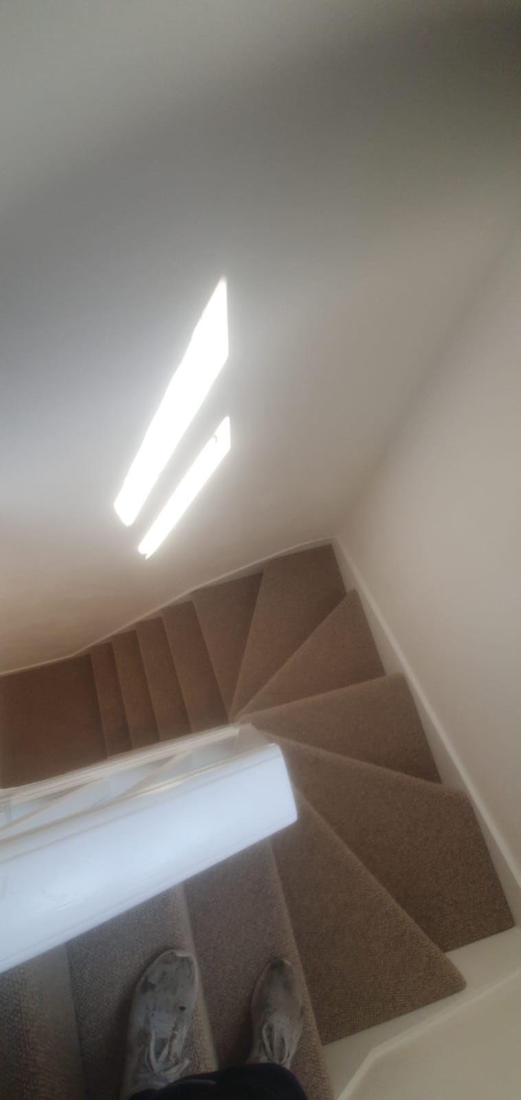 Kersaint Cobb Studio Craft Woven Tone carpet installation in Earls Court-1