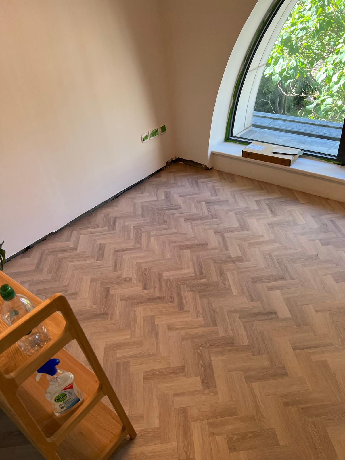 Amtico Spacia Powdered Oak fitting in Croydon-2