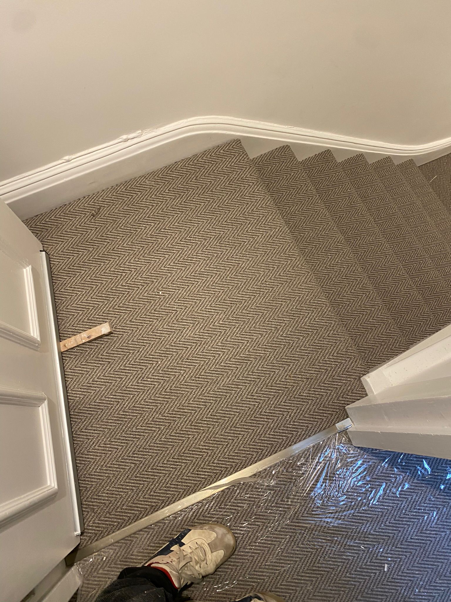 Fibre Carpets Sisal-Look Easycare Chevron Granite installation