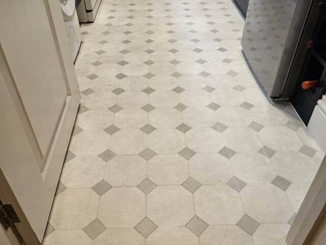 Amtico Signature Keystone Mini Waterloo Concrete & Amtico Signature Tempus Soothe installation in St John’s Wood