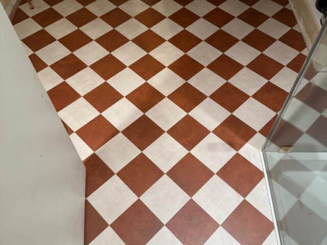 Amtico Signature Encaustic Jasper & Amtico Signature Stucco Quartz installation in Canary Wharf