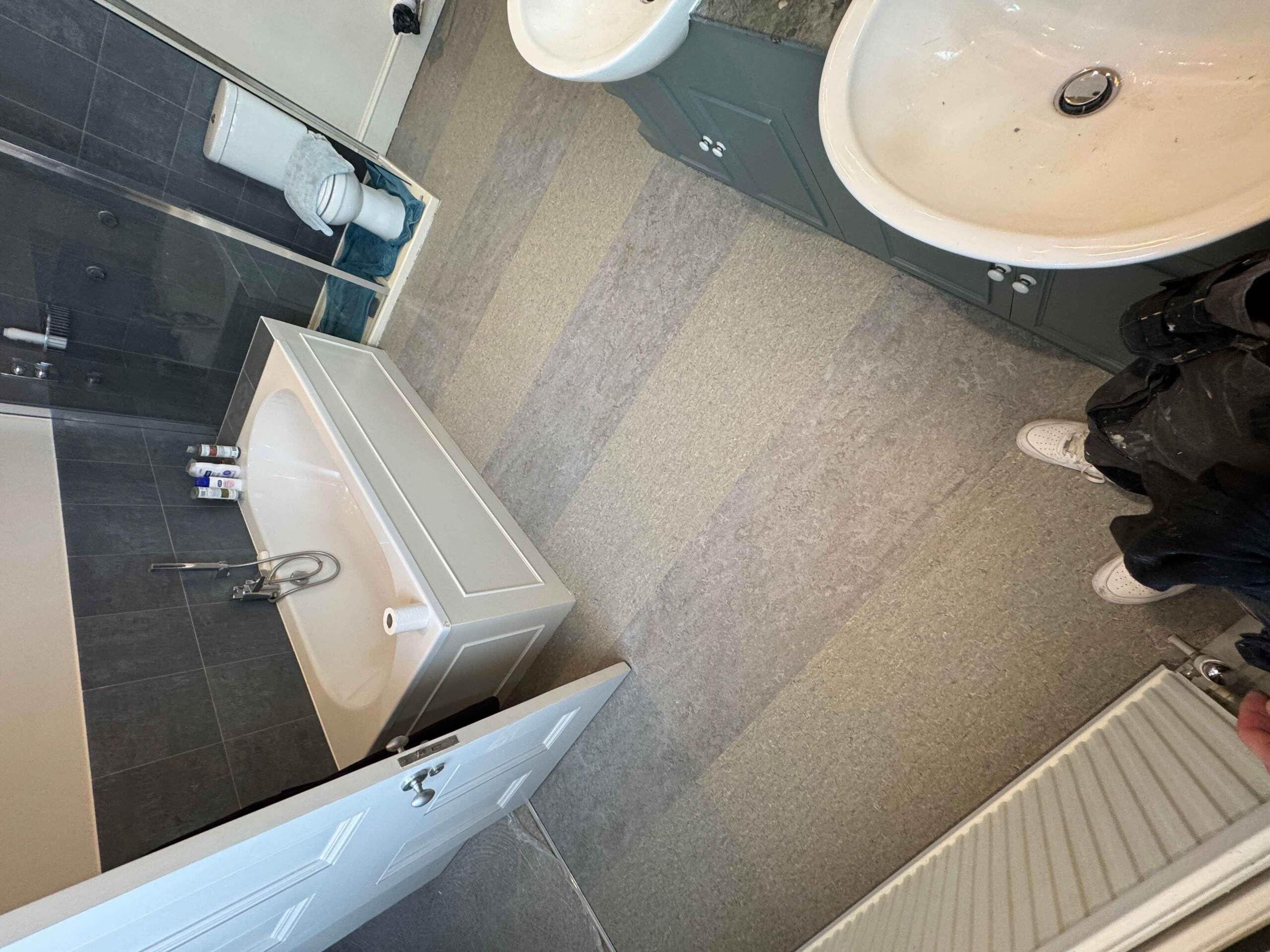 Marmoleum Terra Alpine Mist &#038; Real Dove Blue installation in-1