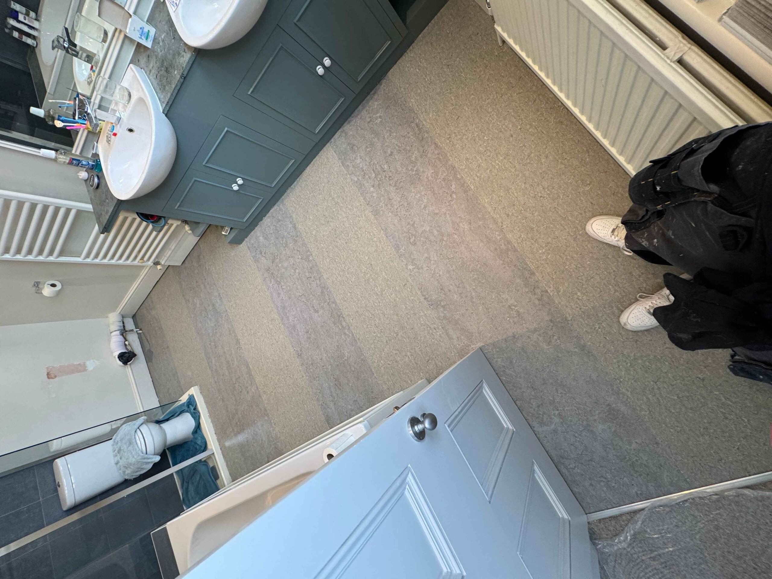 Marmoleum Terra Alpine Mist &#038; Real Dove Blue installation in-2