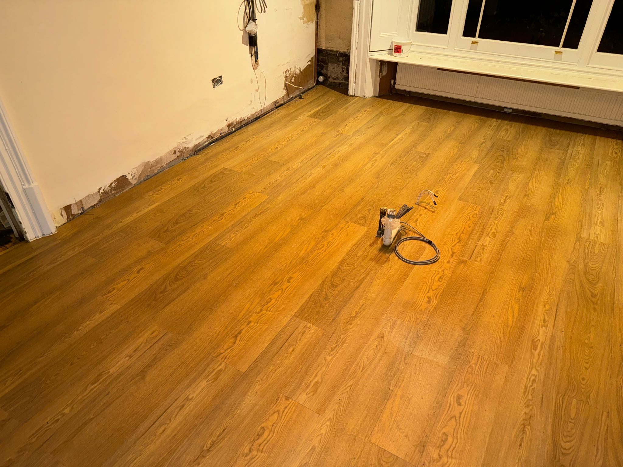 Amtico Spacia Pale Ash fitting in-1