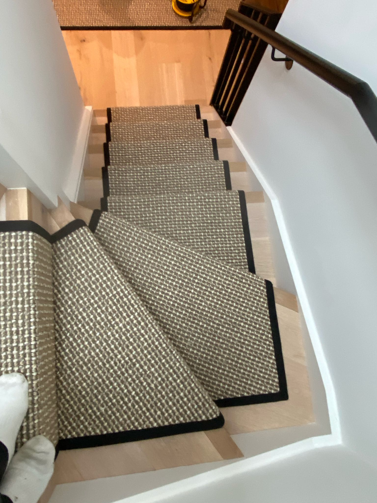 Crucial Trading Sisool Rock Rope SR400 carpet installation in-3