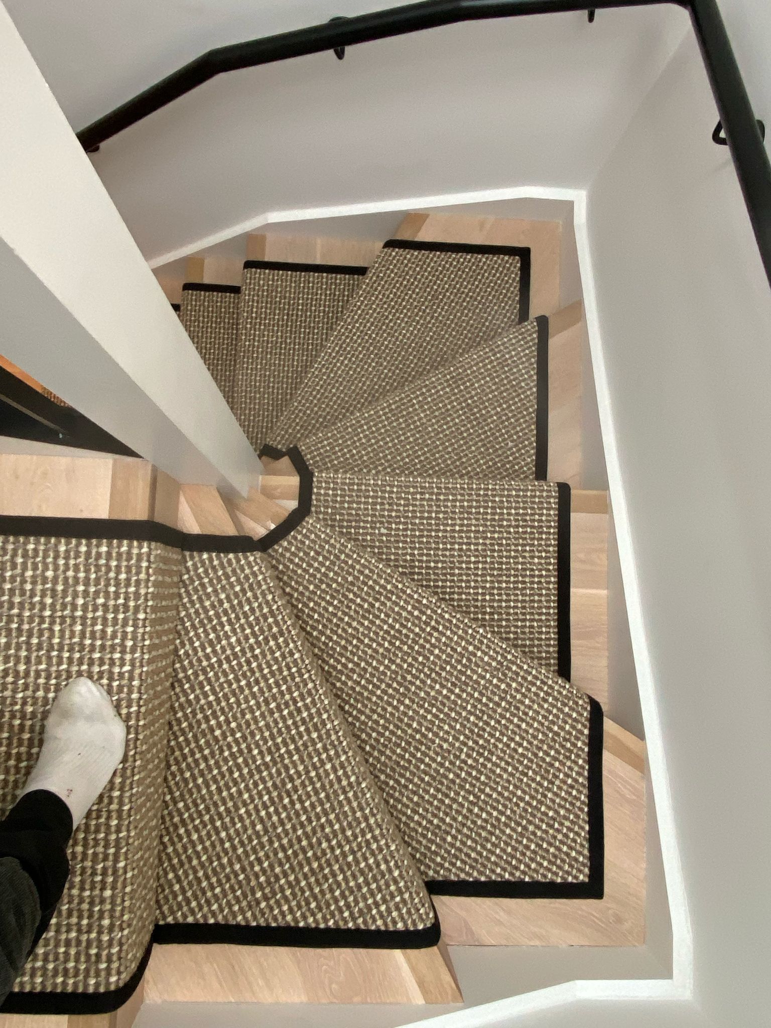 Crucial Trading Sisool Rock Rope SR400 carpet installation in-6