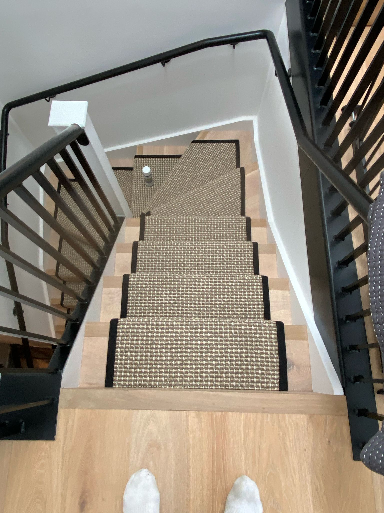 Crucial Trading Sisool Rock Rope SR400 carpet installation in-7