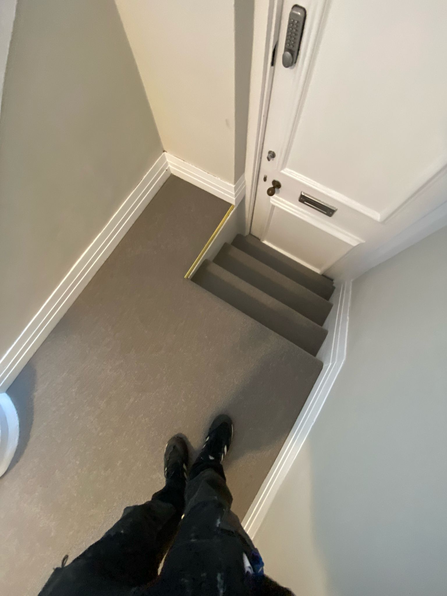 Victoria Carpets Habberly Ridge Simply Bracken installation in-3