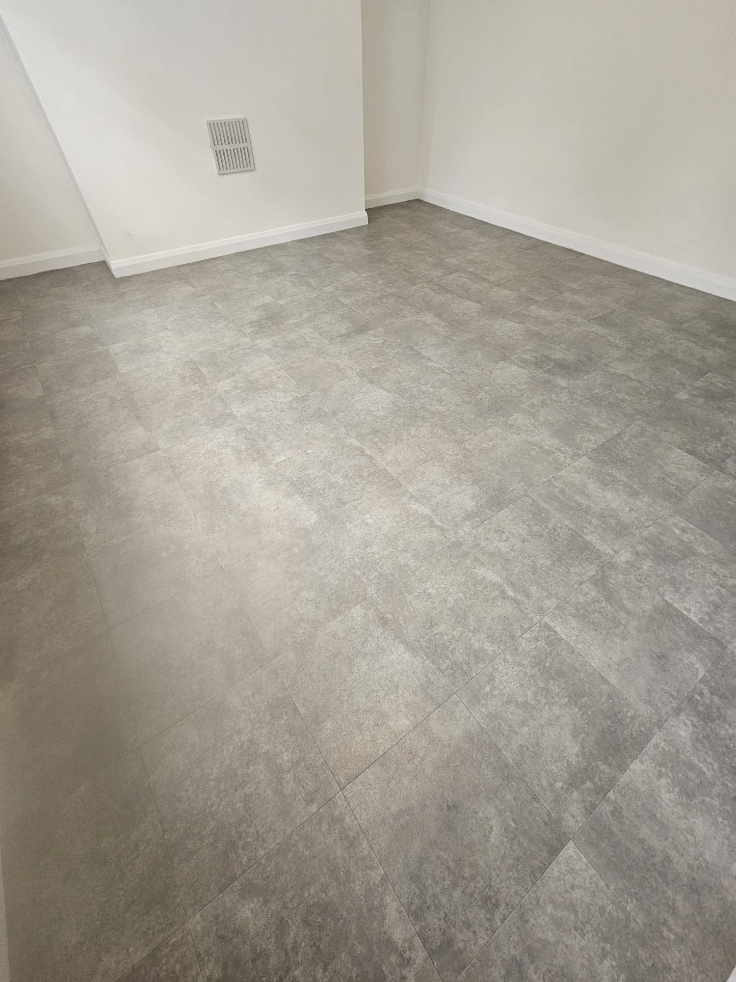 Amtico Spacia Gallery Concrete installation in &#8211; 4