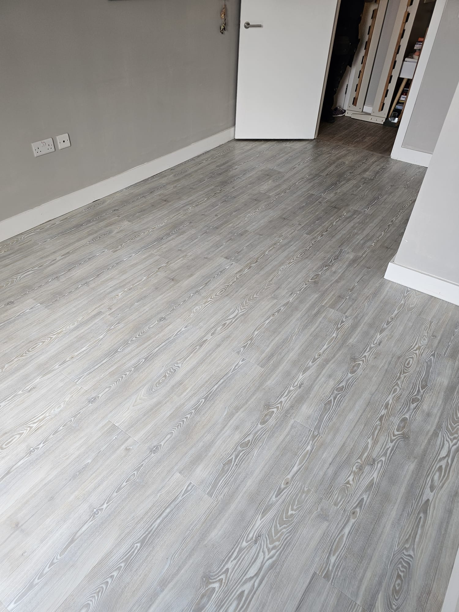 Amtico Spacia White Ash installation in &#8211; 3