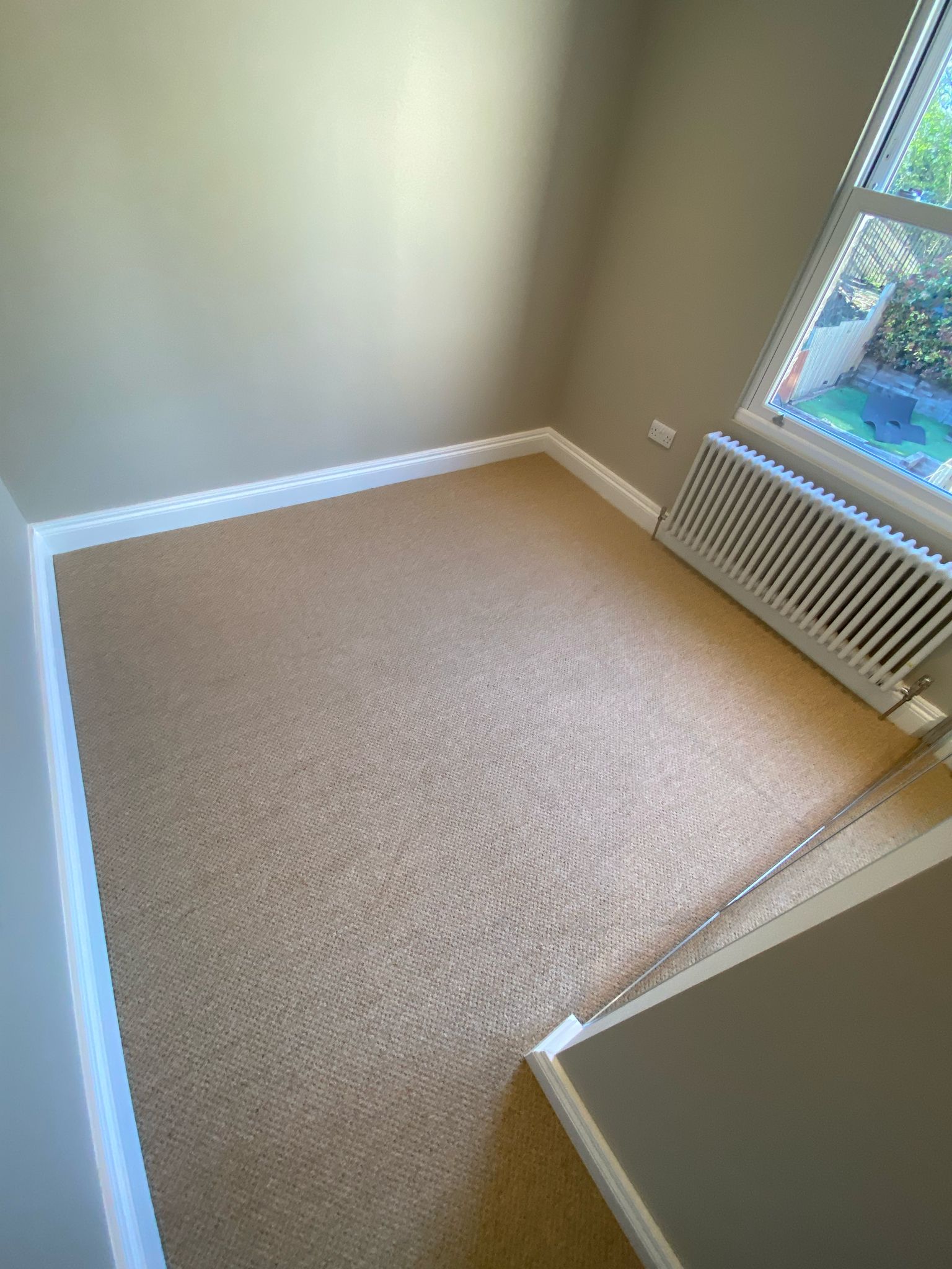 Clarendon Carpets Mortlake Brussels Sand Dune installation in &#8211; 11