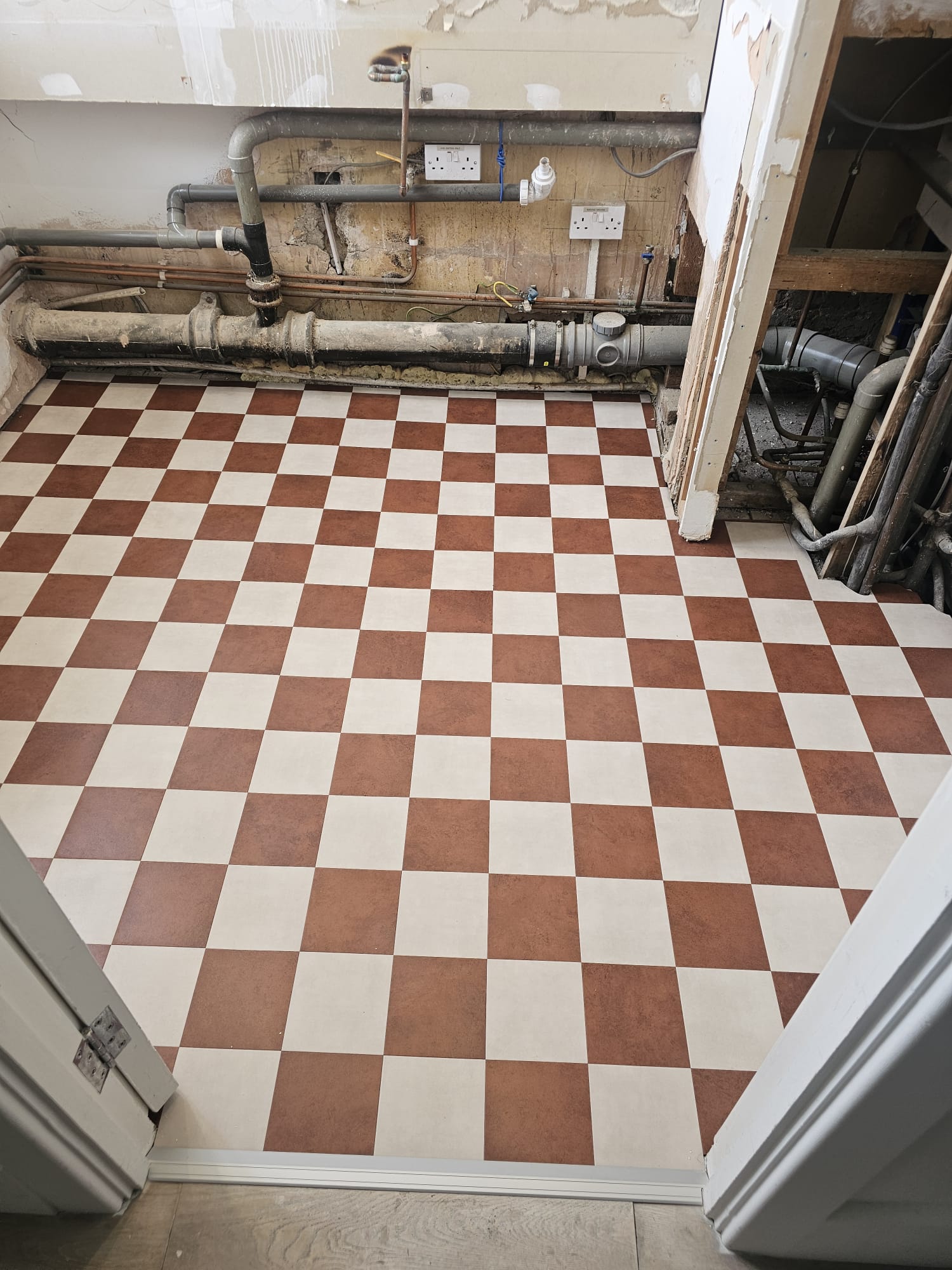 Amtico Signature Encaustic Jasper & Stucco Quartz installation_2