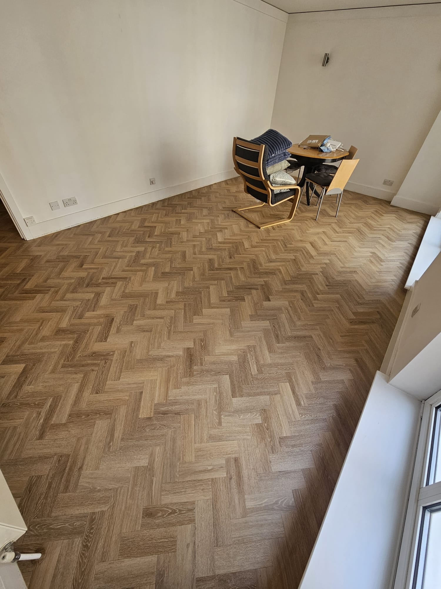 Amtico Spacia Muted Oak &#038; Amtico Spacia Ceramic Dark installation_2