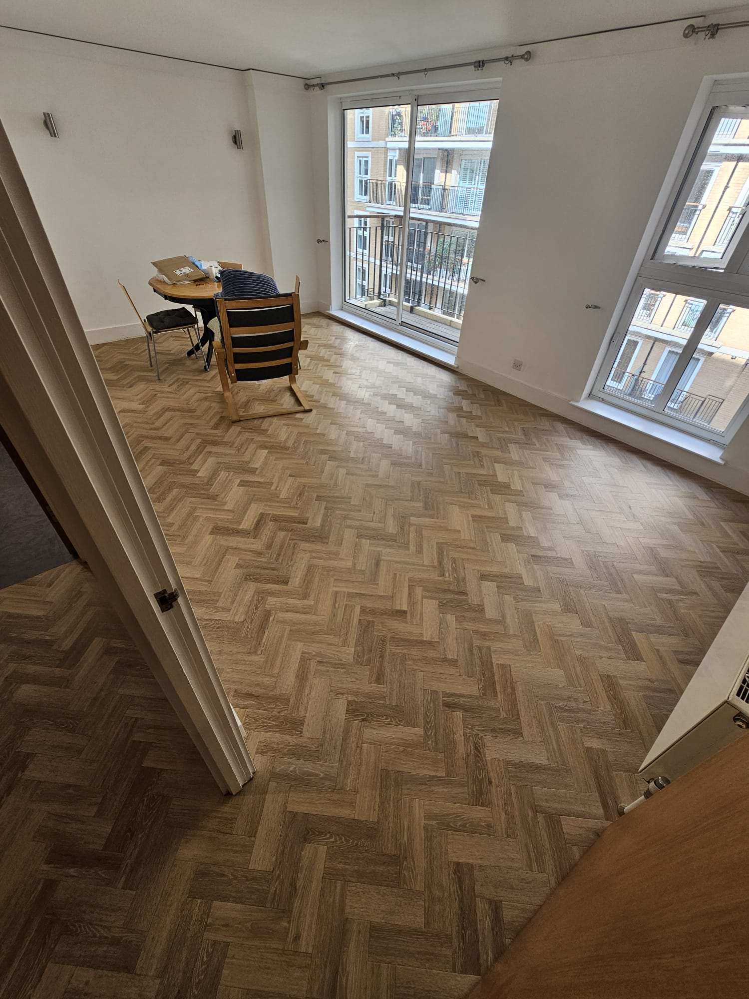 Amtico Spacia Muted Oak &#038; Amtico Spacia Ceramic Dark installation_4