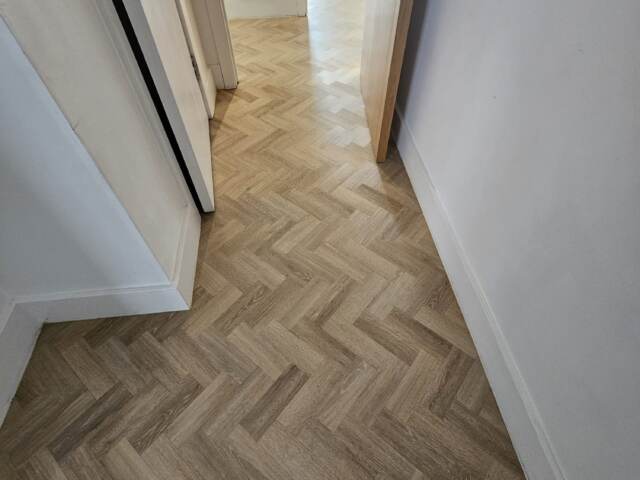 Amtico Spacia Muted Oak & Amtico Spacia Ceramic Dark installation in Borough