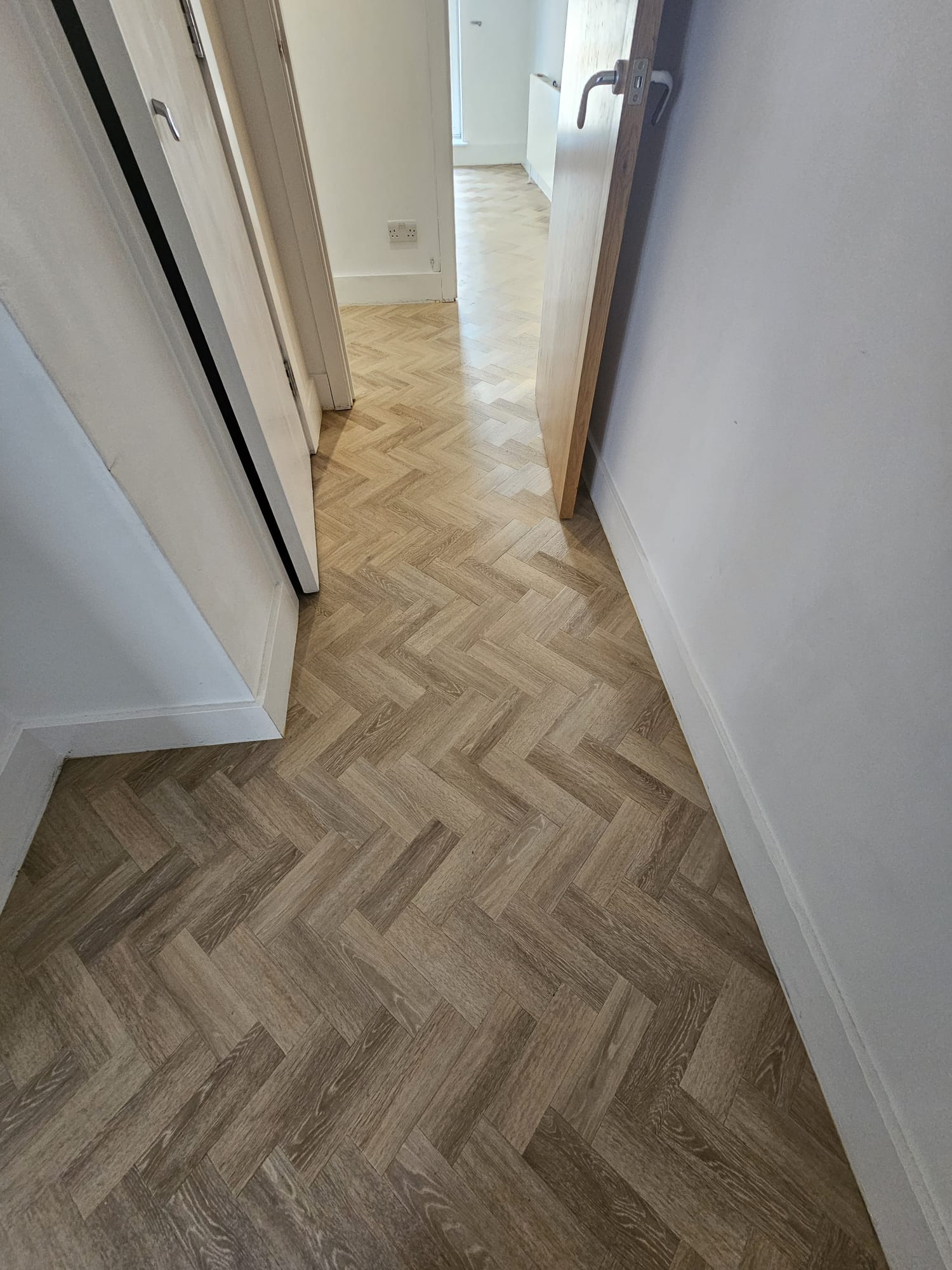 Amtico Spacia Muted Oak & Amtico Spacia Ceramic Dark installation_6