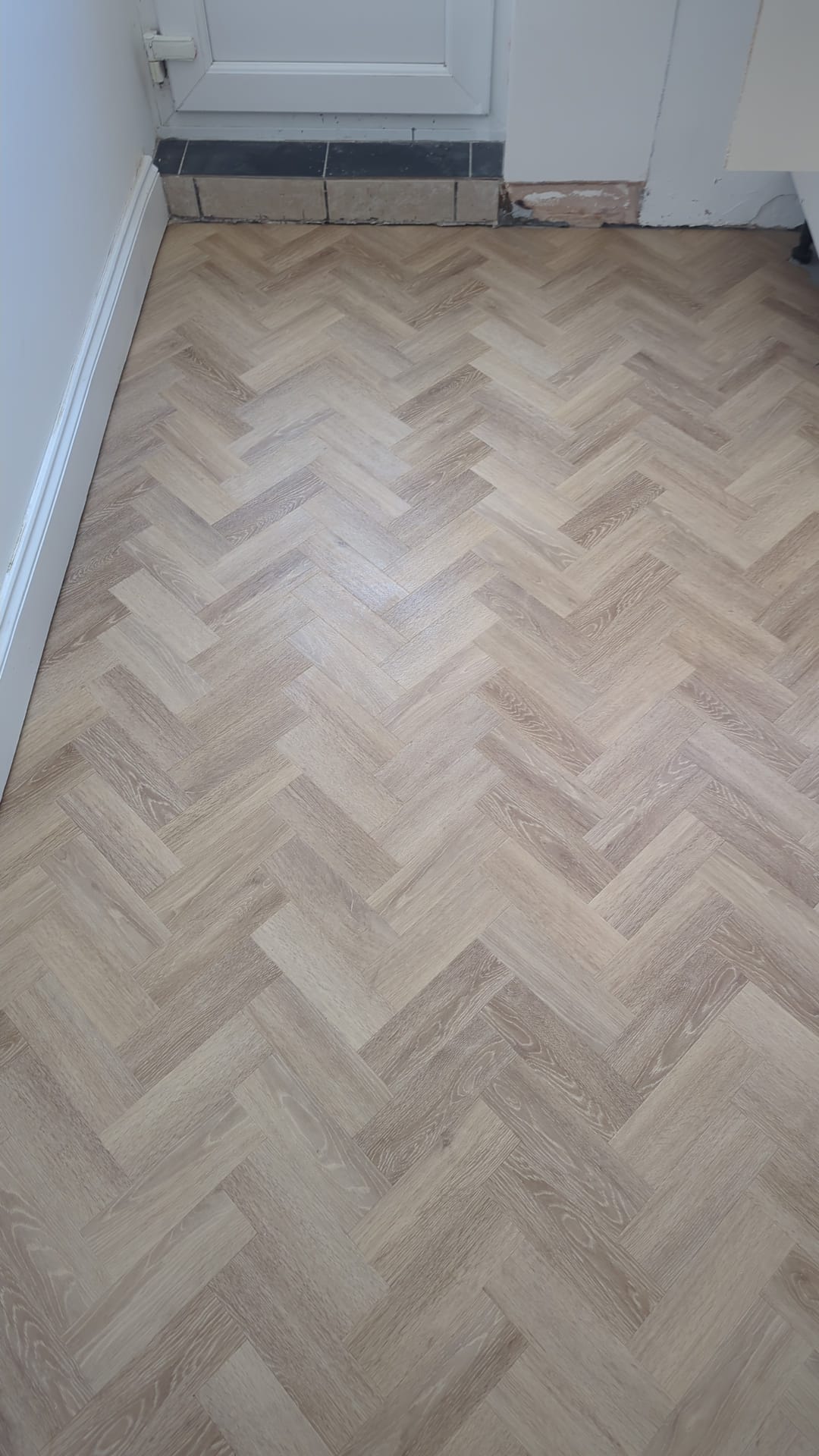 Amtico Spacia Muted Oak installation_5