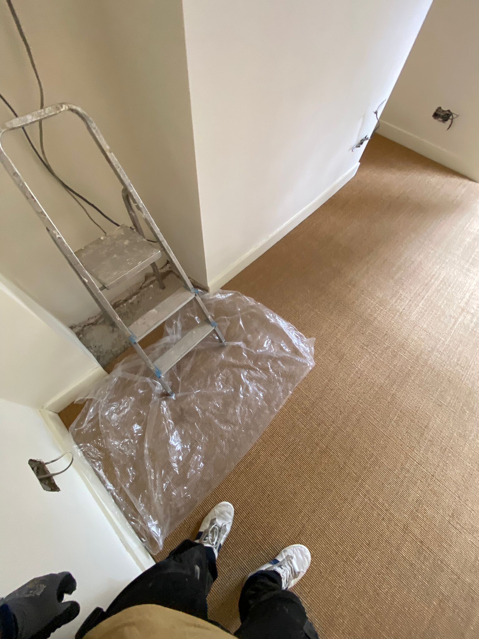 Crucial Trading Small Boucle Classics Ginger carpet installation_5